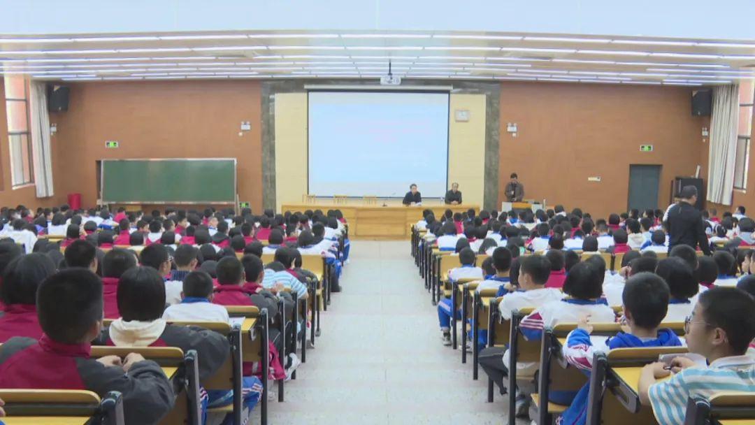 青少年法治教育的学校与社会合作模式探究