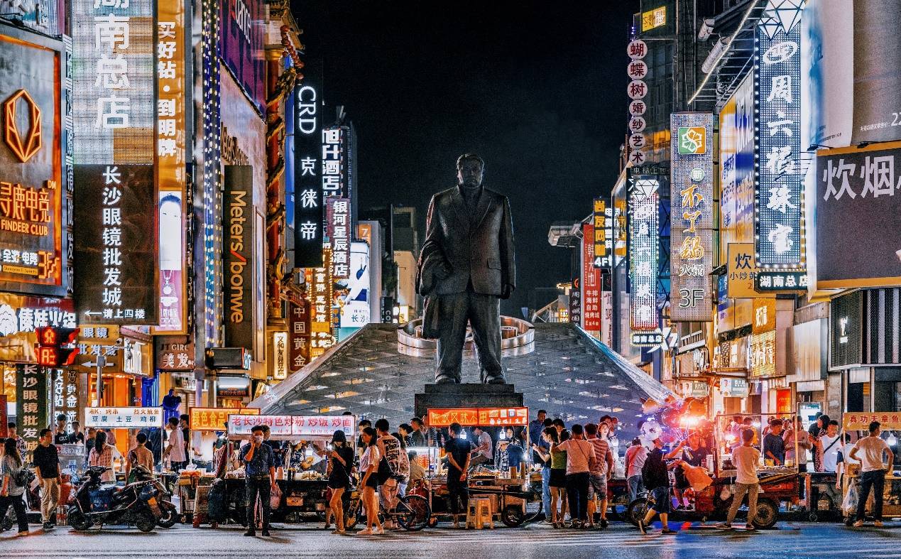 城市夜经济崛起与多元消费场景打造之道